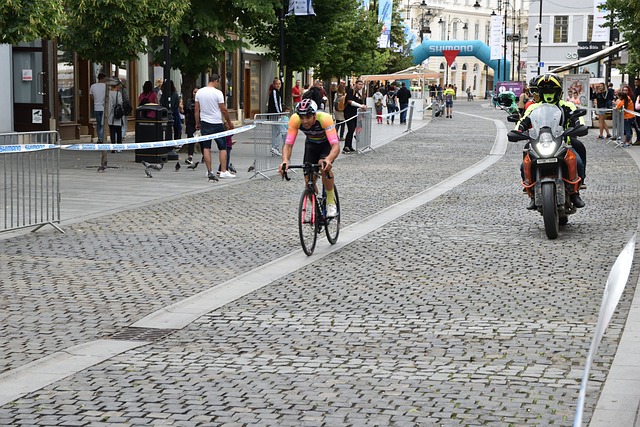 泰晤士报：竞标欧冠失败后，网飞考虑争夺部分英超转播权